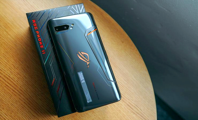 Mengintip Isi Kemasan Asus ROG Phone II